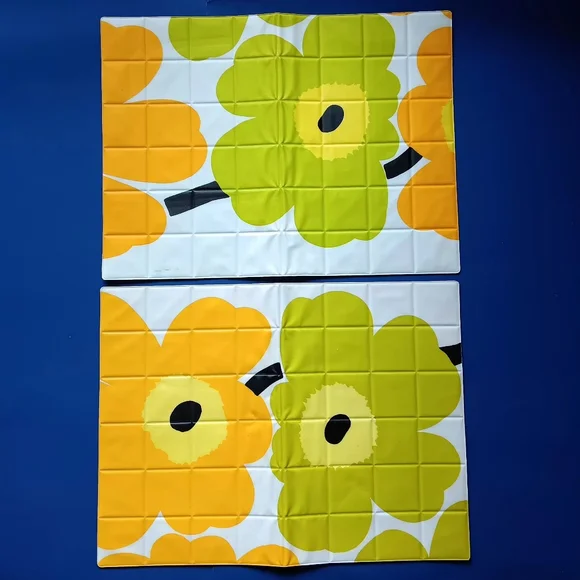 NWT VTG Set of 2 Marimekko "Unikko" Yellow and Green Floral Vinyl Placemats - Picture 4 of 5